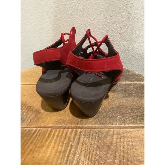 Munro Jillie Red Leather Sandals size 10 - Picture 4 of 9